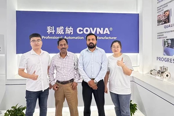 Pakistanischer Kunde besucht COVNA zur Inspektion pneumatischer Ventile