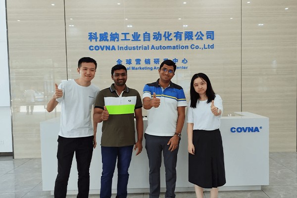 Cliente indiano visita COVNA para finalizar pedido de mini v&aacute;lvula esf&eacute;rica motorizada