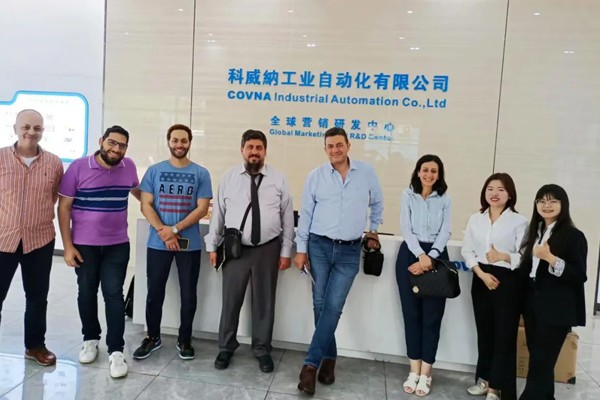 Una delegaci&oacute;n de los Emiratos &Aacute;rabes Unidos visita la sede de COVNA para fomentar la cooperaci&oacute;n